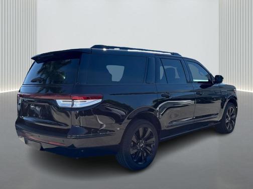 2023 Lincoln Navigator L Reserve