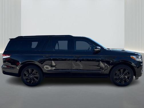 2023 Lincoln Navigator L Reserve