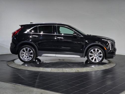2022 Cadillac XT4 Premium Luxury
