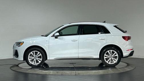 Glacier White Metallic 2021 Audi Q3 45 S line Premium