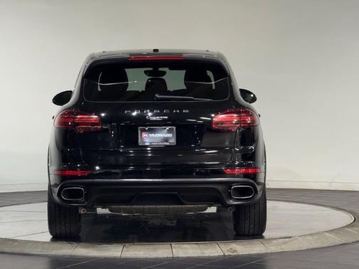 2017 Porsche Cayenne Platinum Edition