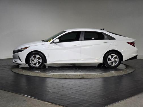 2023 Hyundai ELANTRA SE