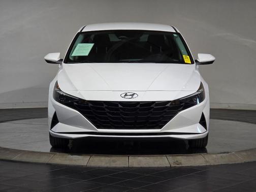 2023 Hyundai ELANTRA SE