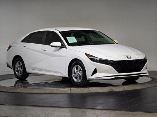 2023 Hyundai ELANTRA SE