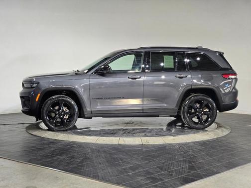 2022 Jeep Grand Cherokee Altitude