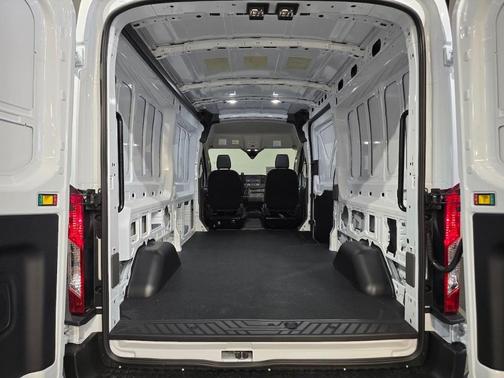 2025 Ford Transit-250 148 WB Medium Roof Cargo