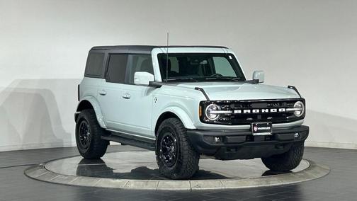 Cactus Green / Gray 2022 Ford Bronco Outer Banks