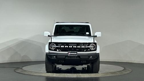 Oxford White 2026 Ford Bronco Outer Banks