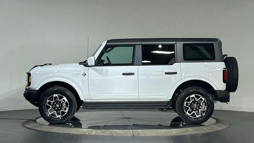 Oxford White 2026 Ford Bronco Outer Banks