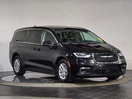 2023 Chrysler Pacifica Touring-L
