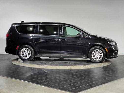 2023 Chrysler Pacifica Touring-L