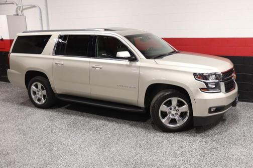Champagne Silver Metallic 2017 Chevrolet Suburban LT