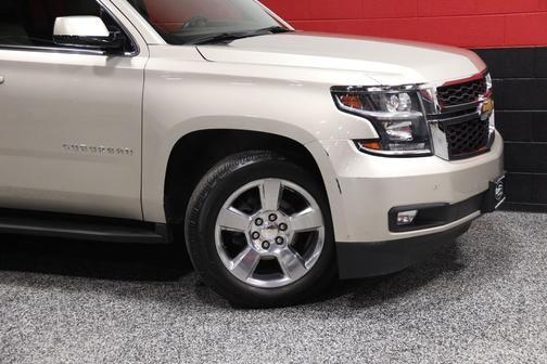 Champagne Silver Metallic 2017 Chevrolet Suburban LT