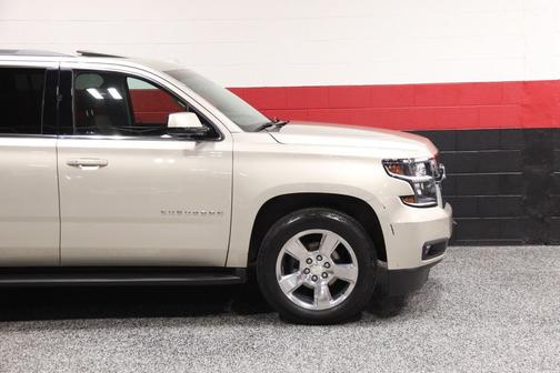 Champagne Silver Metallic 2017 Chevrolet Suburban LT