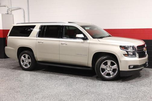 Champagne Silver Metallic 2017 Chevrolet Suburban LT