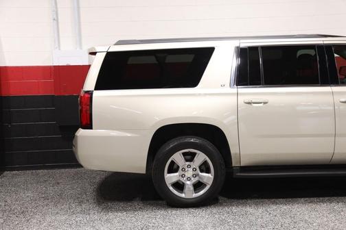 Champagne Silver Metallic 2017 Chevrolet Suburban LT