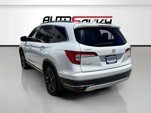 Platinum White Pearl 2021 Honda Pilot Touring 8-Passenger