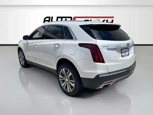 Crystal White Tricoat 2025 Cadillac XT5 Premium Luxury
