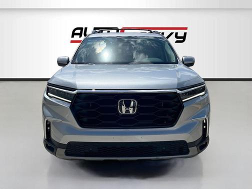 Lunar Silver Metallic 2025 Honda Pilot Touring 8-Passenger