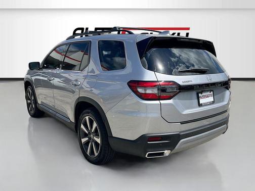 Lunar Silver Metallic 2025 Honda Pilot Touring 8-Passenger