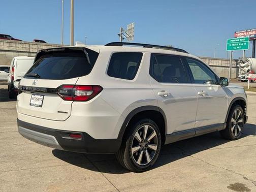 2023 Honda Pilot Touring 8-Passenger