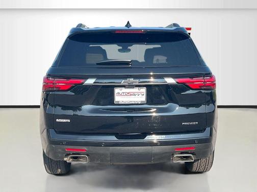 Mosaic Black Metallic 2023 Chevrolet Traverse Premier