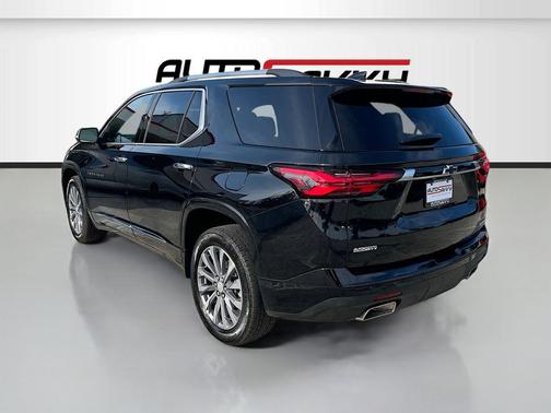 Mosaic Black Metallic 2023 Chevrolet Traverse Premier