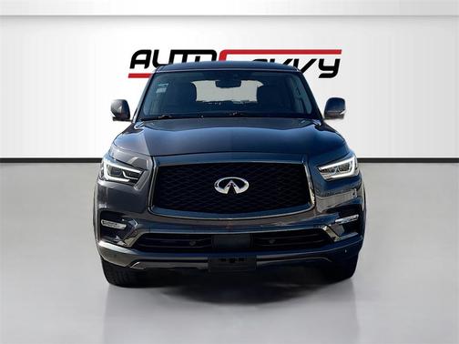 2022 INFINITI QX80 Luxe