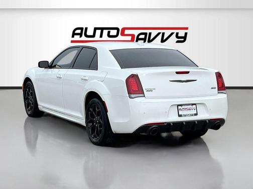Bright White Clearcoat 2023 Chrysler 300 Touring