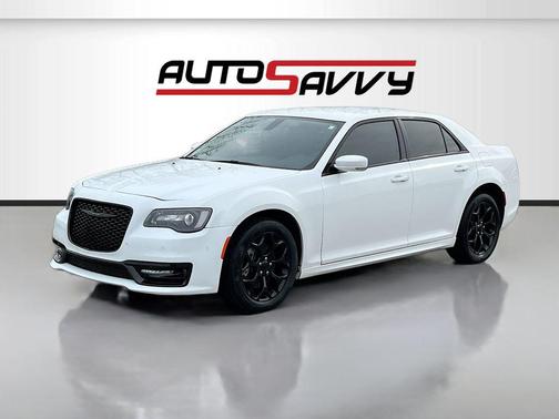 Bright White Clearcoat 2023 Chrysler 300 Touring