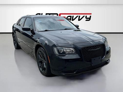 Gloss Black 2023 Chrysler 300 Touring