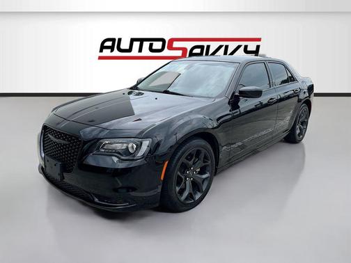 Gloss Black 2023 Chrysler 300 Touring