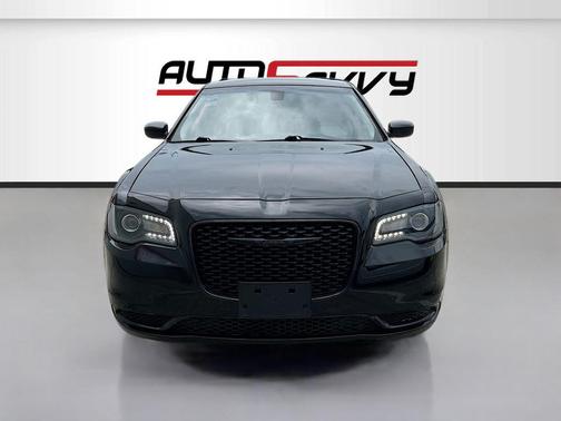 Gloss Black 2023 Chrysler 300 Touring