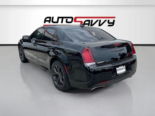 Gloss Black 2023 Chrysler 300 Touring