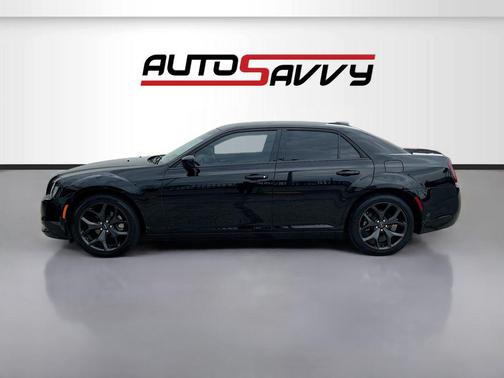 Gloss Black 2023 Chrysler 300 Touring