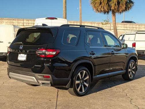 2024 Honda Pilot Touring 8-Passenger