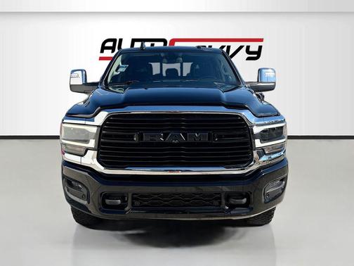 Diamond Black Crystal Pearlcoat 2023 RAM 3500 Laramie Mega Cab 4x4 6'4' Box