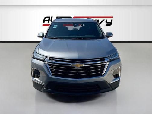 Sterling Gray Metallic 2023 Chevrolet Traverse LT Cloth