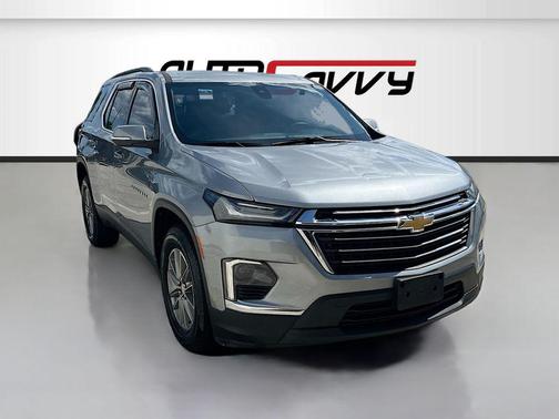 Sterling Gray Metallic 2023 Chevrolet Traverse LT Cloth