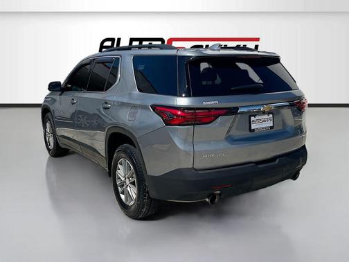 Sterling Gray Metallic 2023 Chevrolet Traverse LT Cloth