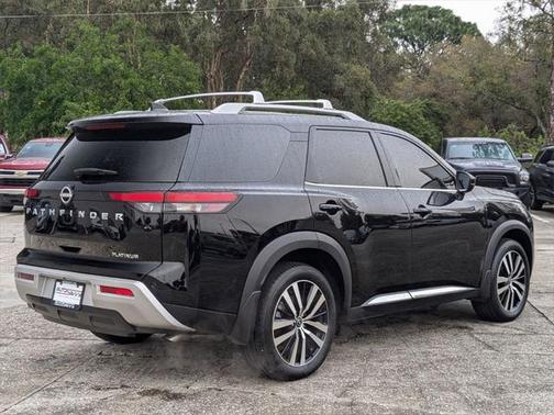 2024 Nissan Pathfinder Platinum FWD