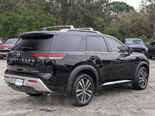 2024 Nissan Pathfinder Platinum FWD