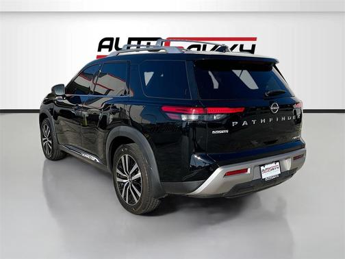 2024 Nissan Pathfinder Platinum FWD
