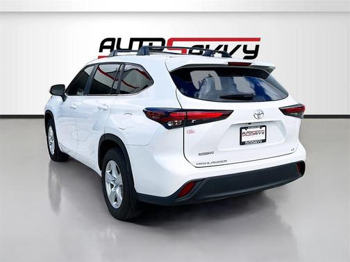 2024 Toyota Highlander LE