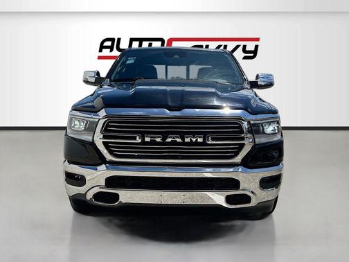 Diamond Black Crystal Pearlcoat 2023 RAM 1500 Laramie