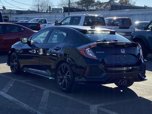 Photo 4 of 31 of 2018 Honda Civic Sport Touring