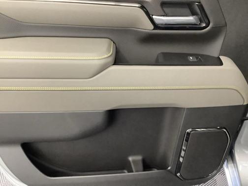 2025 Chevrolet Silverado 2500 4WD Crew Cab Standard Bed ZR2