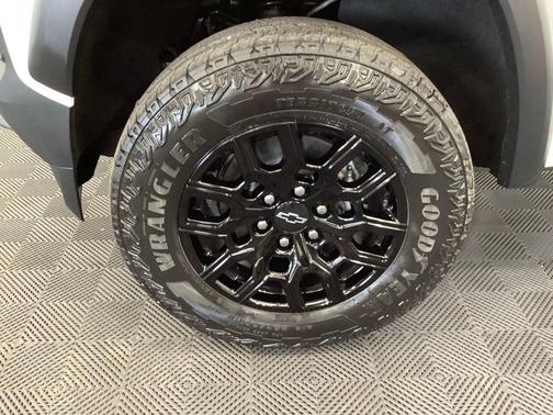Summit White 2026 Chevrolet Colorado Trail Boss