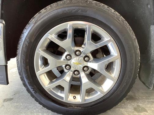 Photo 2 of 22 of 2014 Chevrolet Silverado 1500 LT