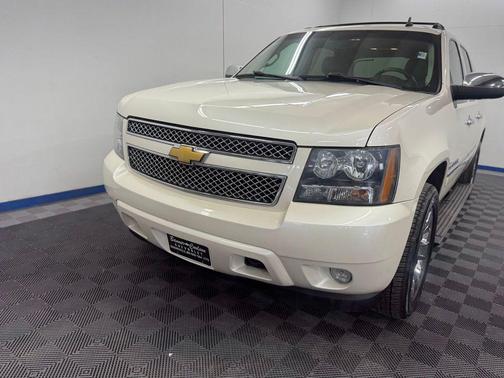 White Diamond Clearcoat 2013 Chevrolet Avalanche LTZ